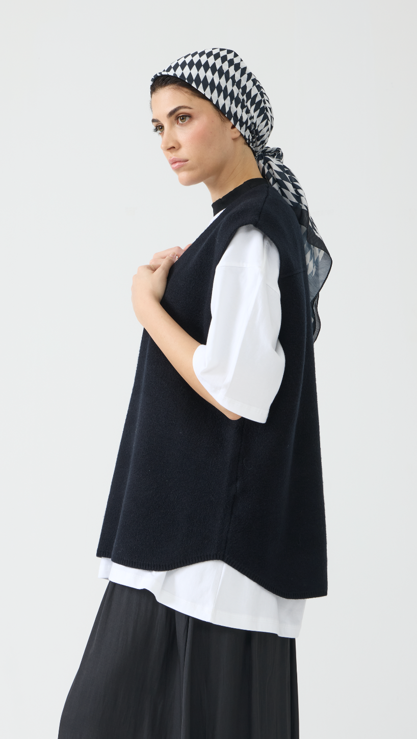 Minimalist V-Neck Sleeveless Knit Vest