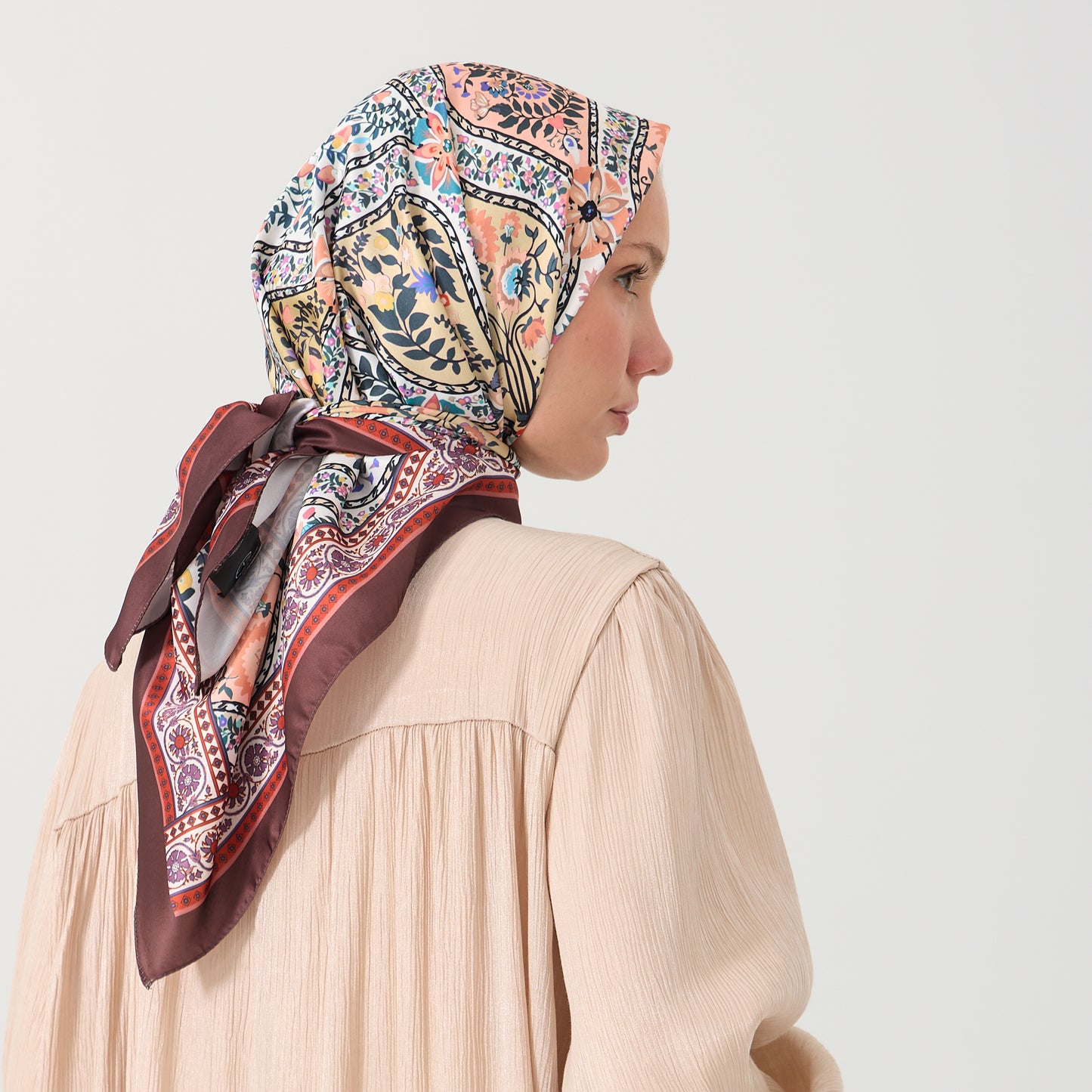 Lina Hijab (Square)