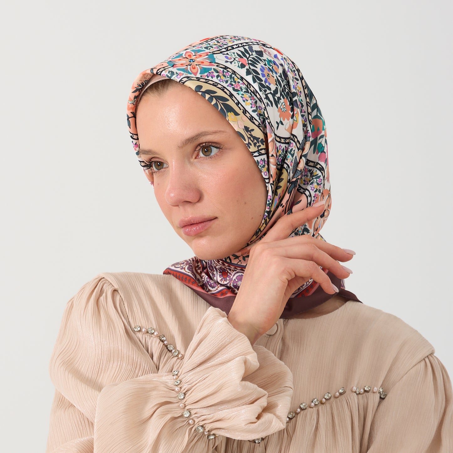 Lina Hijab (Square)