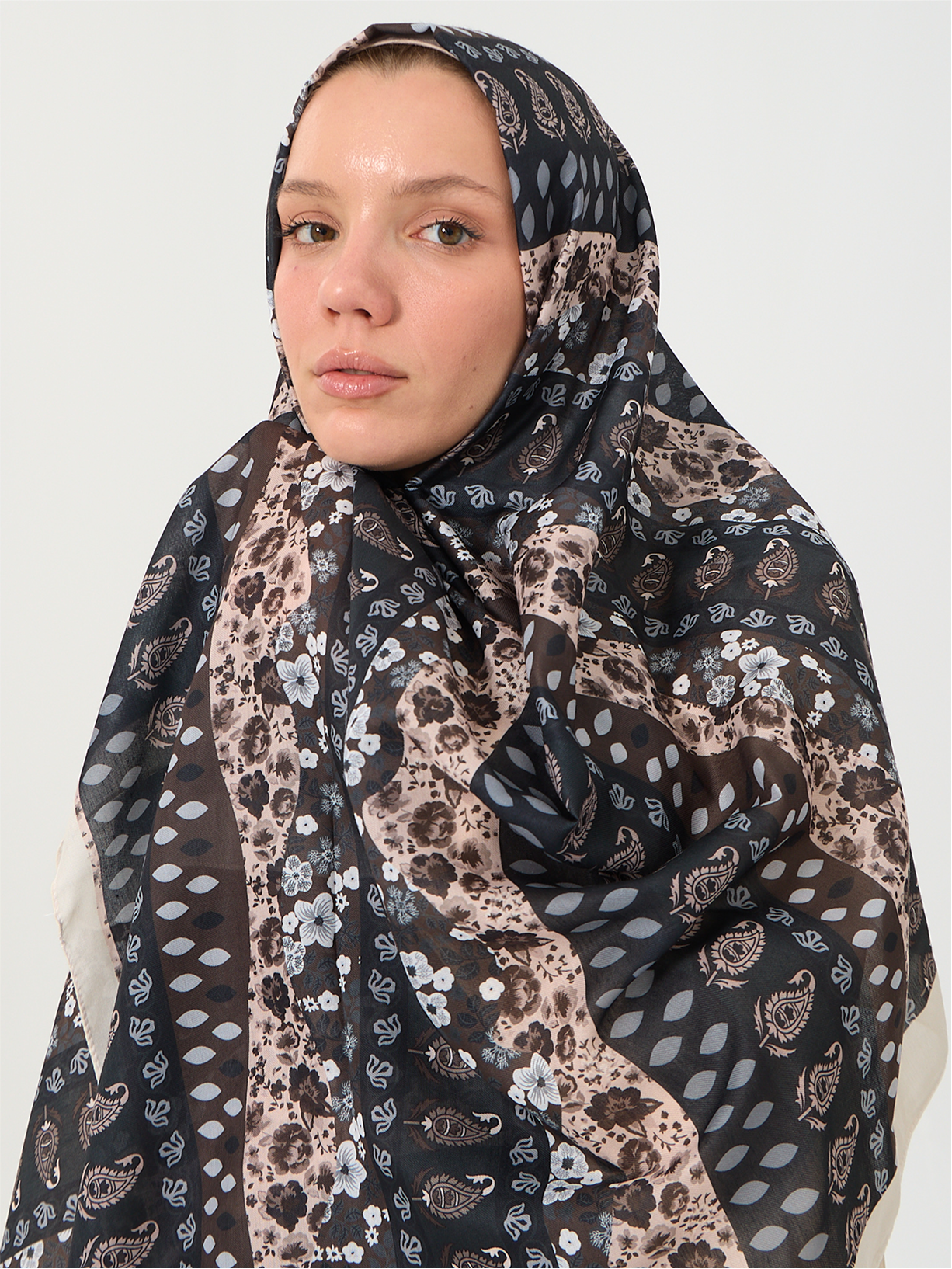 Buy Stylish Hijabs Online – Modest & Comfortable Wear
