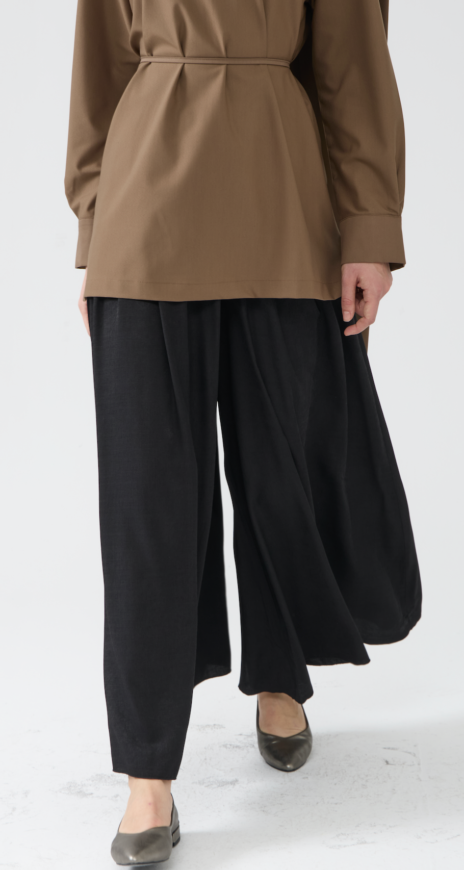 Wide-Leg Pleated Palazzo Pants (9209)